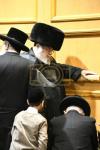 חנוכה בחצר הקודש בעלזא 