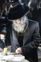 Main image for הרה"צ רבי אלימלך בידערמאן שליט"א בעליה לציון אביו זצ"ל 
