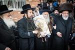 מעמד הכנסת ספר תורה אין בית המדרש הגדול ד'באבוב 