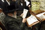 Main image for געשעענישן בחצר הקודש וויזניץ
