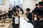 קינדער פון כ"ק אדמו"ר מבאיאן שליט"א באזוכן אין ת"ת באיאן אין מאנסי 