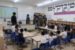 קינדער פון כ"ק אדמו"ר מבאיאן שליט"א באזוכן אין ת"ת באיאן אין מאנסי 