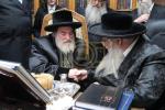 כ"ק אדמו"ר מוויזניץ שליט"א באזוכט ביי כ"ק אדמו"ר מצאנז שליט"א 