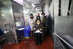 כ"ק ראב"ד ירושלים שליט"א באזוכט אין די שעכט הויז  גלאט עוף וועכע איז אינטער די השגחה פונעם ראב"ד 