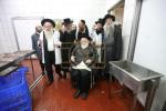 כ"ק ראב"ד ירושלים שליט"א באזוכט אין די שעכט הויז  גלאט עוף וועכע איז אינטער די השגחה פונעם ראב"ד 