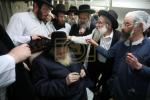כ"ק ראב"ד ירושלים שליט"א באזוכט אין די שעכט הויז  גלאט עוף וועכע איז אינטער די השגחה פונעם ראב"ד 