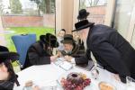 באזוך פון הגה"צ אב"ד סאטמאר ירושלים שליט"א אין אנטווערפן לרגל לרגל הנחת אבן הפינה פארן נייעם בנין התלמוד תורה 