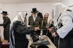 באזוך פון הגה"צ אב"ד סאטמאר ירושלים שליט"א אין אנטווערפן לרגל לרגל הנחת אבן הפינה פארן נייעם בנין התלמוד תורה 