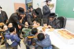 באזוך פון הגה"צ אב"ד סאטמאר ירושלים שליט"א אין אנטווערפן לרגל לרגל הנחת אבן הפינה פארן נייעם בנין התלמוד תורה 
