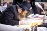 פולע גאלערי: מעמד סיום כתיבת אותיות אינעם ספר תורה וואס איז געשריבן געווארן דורך מתפללי בית המדרש הגדול דקהל יטב לב ד'סאטמר אין קרית יואל
