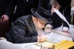פולע גאלערי: מעמד סיום כתיבת אותיות אינעם ספר תורה וואס איז געשריבן געווארן דורך מתפללי בית המדרש הגדול דקהל יטב לב ד'סאטמר אין קרית יואל