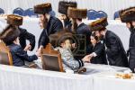 כ"ק אדמו"ר מבאבוב-45 שליט"א ביים סעודת הילולא פון הרה"ק רבי נפתלי צבי מבאבוב זצ"ל