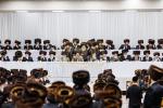 כ"ק אדמו"ר מבאבוב-45 שליט"א ביים סעודת הילולא פון הרה"ק רבי נפתלי צבי מבאבוב זצ"ל
