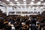 כ"ק אדמו"ר מבאבוב-45 שליט"א ביים סעודת הילולא פון הרה"ק רבי נפתלי צבי מבאבוב זצ"ל