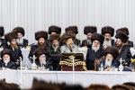 כ"ק אדמו"ר מבאבוב-45 שליט"א ביים סעודת הילולא פון הרה"ק רבי נפתלי צבי מבאבוב זצ"ל