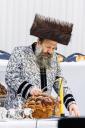 כ"ק אדמו"ר מבאבוב-45 שליט"א ביים סעודת הילולא פון הרה"ק רבי נפתלי צבי מבאבוב זצ"ל