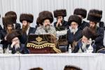 כ"ק אדמו"ר מבאבוב-45 שליט"א ביים סעודת הילולא פון הרה"ק רבי נפתלי צבי מבאבוב זצ"ל