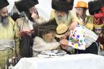 פולע גאלערי: פורים בחצר הקודש תולדות אהרן 