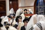 פורים בחצר הקודש פאפא 