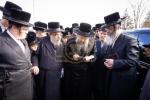 כ"ק אדמו"ר מבאבוב-45 שליט"א ביים עליה  לציון פון זיין שווער הרה"ק מהרנ"צ מבאבוב זצוק"ל