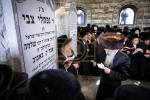 כ"ק אדמו"ר מבאבוב-45 שליט"א ביים עליה  לציון פון זיין שווער הרה"ק מהרנ"צ מבאבוב זצוק"ל