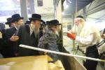 חבורה פון כ"ק אדמו"ר מוויזניץ שליט"א ביים מצות באקן 