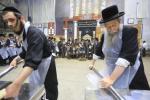 חבורה פון כ"ק אדמו"ר מוויזניץ שליט"א ביים מצות באקן 