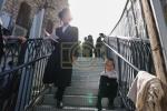 בעלזא חסידים ביים מתפלל זיין באתרא קדישא מירון לרפואת כ"ק אדמו"ר מבעלזא שליט"א 
