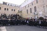 בעלזא חסידים ביים מתפלל זיין באתרא קדישא מירון לרפואת כ"ק אדמו"ר מבעלזא שליט"א 