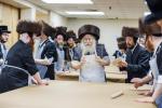  בילדער גאלערי: פסח בחצר הקודש באבוב 