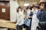  בילדער גאלערי: פסח בחצר הקודש באבוב 