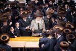  בילדער גאלערי: פסח בחצר הקודש באבוב 