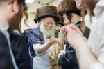  בילדער גאלערי: פסח בחצר הקודש באבוב 