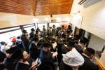 טויזענטער בילדער פונעם גרויסארטיגן יומא דהילולא אין קערעסטיר חלק א'