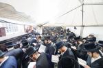 טויזענטער בילדער פונעם גרויסארטיגן יומא דהילולא אין קערעסטיר חלק א'