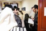 טויזענטער בילדער פונעם גרויסארטיגן יומא דהילולא אין קערעסטיר חלק א'