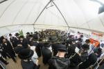 טויזענטער בילדער פונעם גרויסארטיגן יומא דהילולא אין קערעסטיר חלק א'