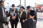 טויזענטער בילדער פונעם גרויסארטיגן יומא דהילולא אין קערעסטיר חלק א'