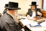 טויזענטער בילדער פונעם גרויסארטיגן יומא דהילולא אין קערעסטיר חלק א'