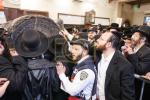טויזענטער בילדער פונעם גרויסארטיגן יומא דהילולא אין קערעסטיר חלק א'