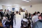 טויזענטער בילדער פונעם גרויסארטיגן יומא דהילולא אין קערעסטיר חלק א'