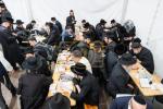 טויזענטער בילדער פונעם גרויסארטיגן יומא דהילולא אין קערעסטיר חלק א'