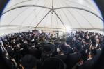טויזענטער בילדער פונעם גרויסארטיגן יומא דהילולא אין קערעסטיר חלק א'