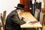טויזענטער בילדער פונעם גרויסארטיגן יומא דהילולא אין קערעסטיר חלק א'