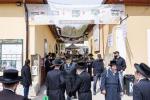 טויזענטער בילדער פונעם גרויסארטיגן יומא דהילולא אין קערעסטיר חלק א'
