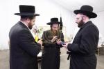 טויזענטער בילדער פונעם גרויסארטיגן יומא דהילולא אין קערעסטיר חלק א'