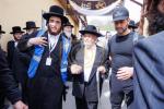 טויזענטער בילדער פונעם גרויסארטיגן יומא דהילולא אין קערעסטיר חלק א'