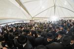 טויזענטער בילדער פונעם גרויסארטיגן יומא דהילולא אין קערעסטיר חלק א'