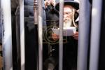 טויזענטער בילדער פונעם גרויסארטיגן יומא דהילולא אין קערעסטיר חלק א'