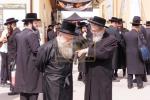 טויזענטער בילדער פונעם גרויסארטיגן יומא דהילולא אין קערעסטיר חלק א'